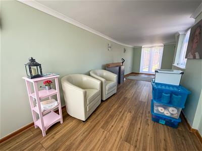 STUDIO/DINING ROOM